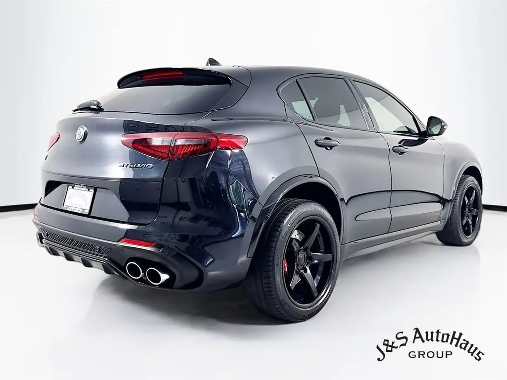 2021 Alfa Romeo Stelvio Quadrifoglio photo 7