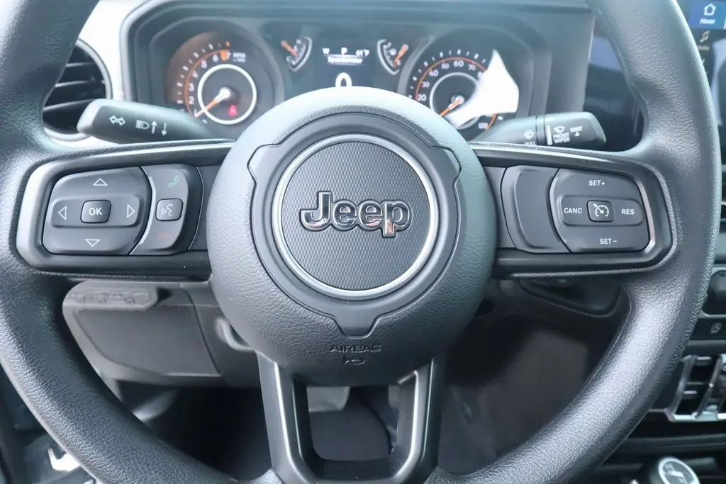 2025 Jeep Gladiator Sport photo 3
