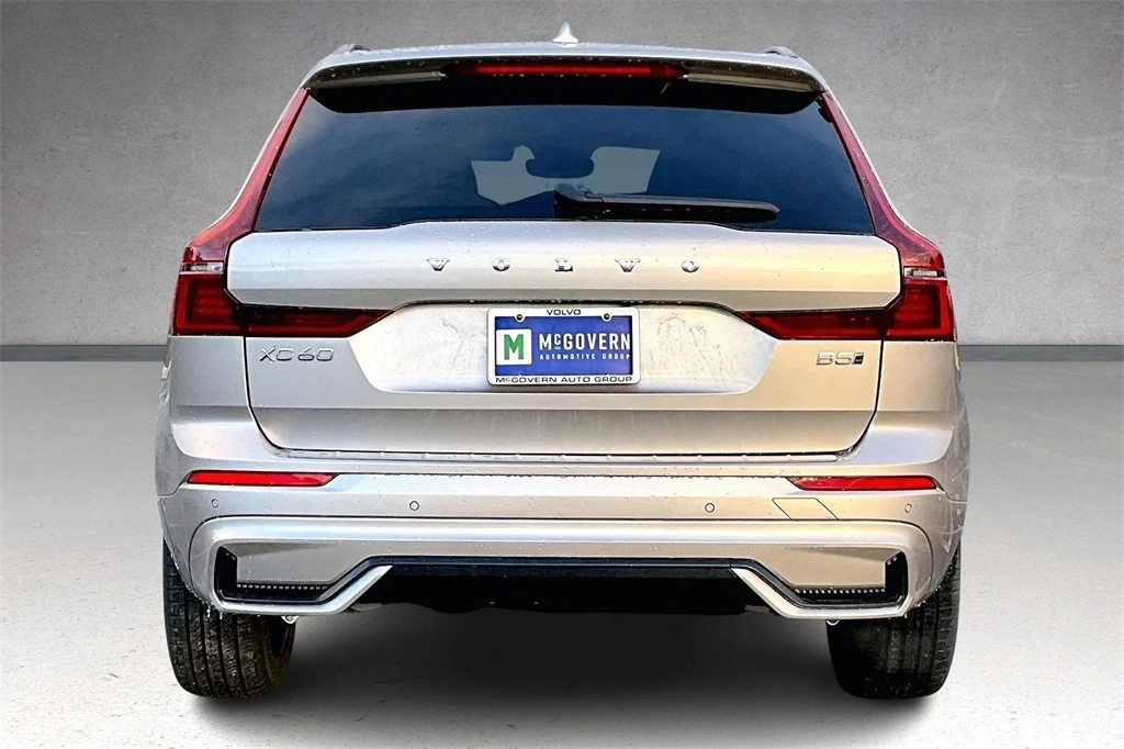 2026 Volvo - image 4