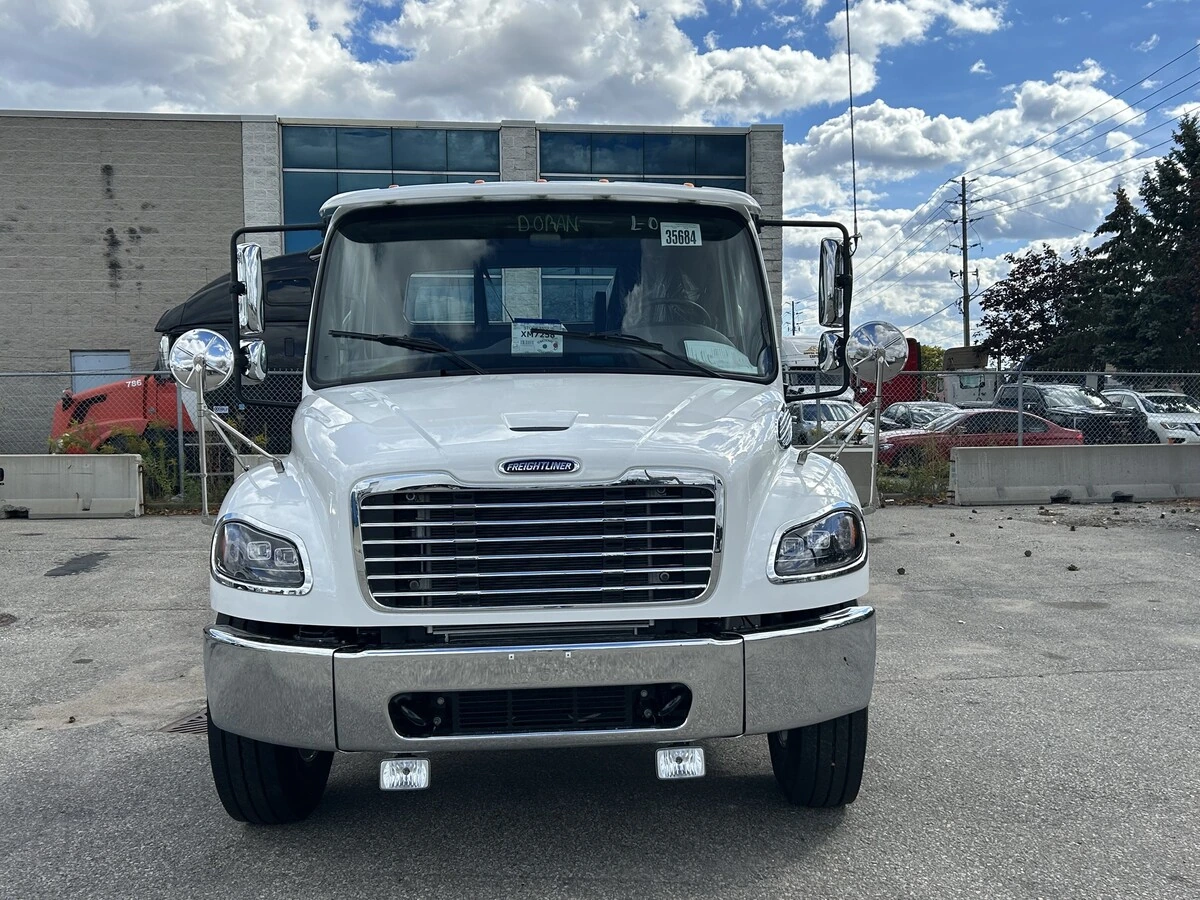 2027 Freightliner M2 106 — photo 3