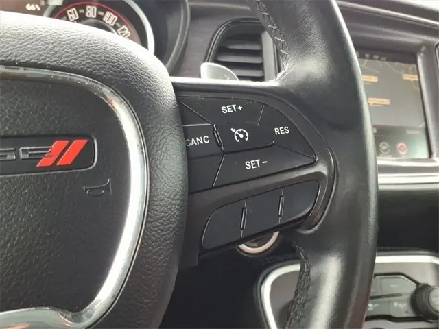 2015 Dodge Challenger SXT photo 18