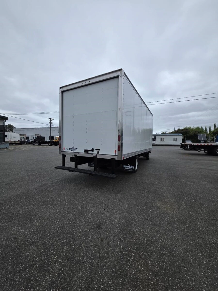 2026 Isuzu NPR — photo 4