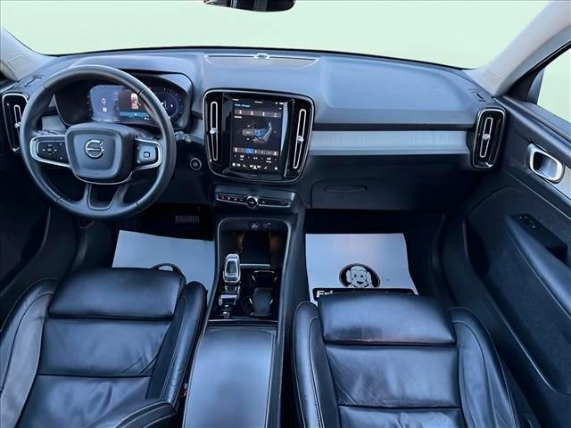 2023 Volvo - image 27