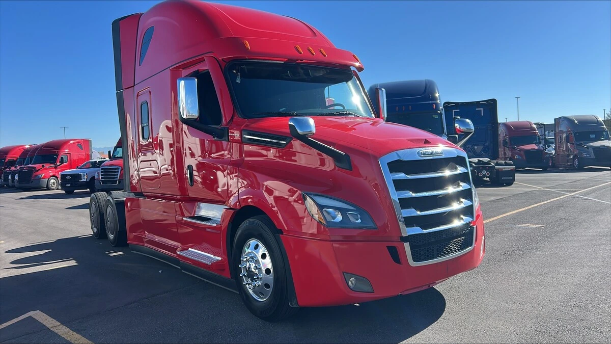 2025 Freightliner Cascadia — photo 4