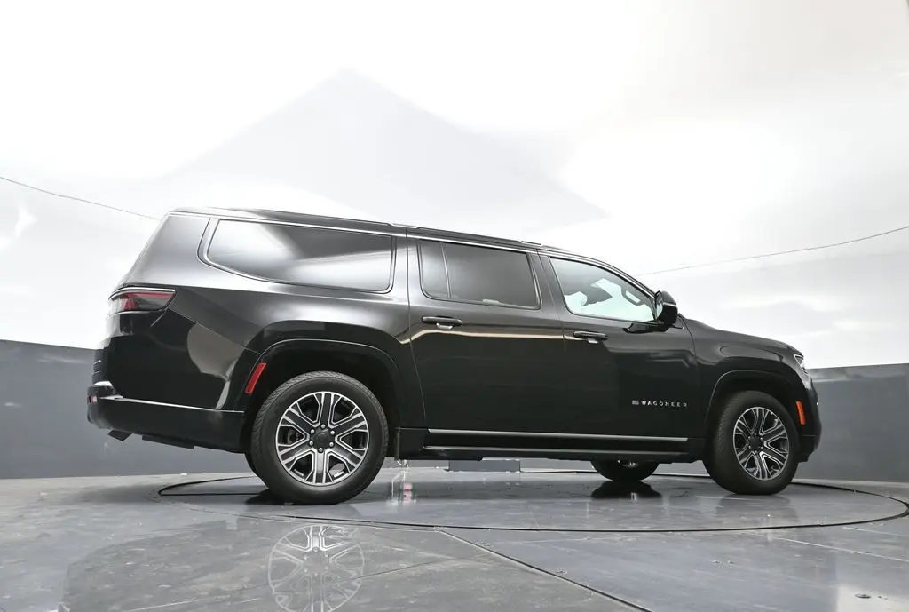 2023 Jeep Wagoneer L Series II photo 16