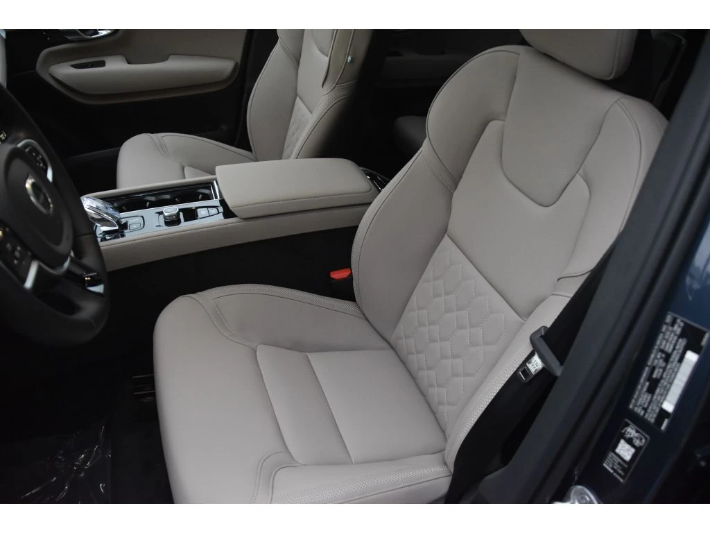 2026 Volvo - image 9