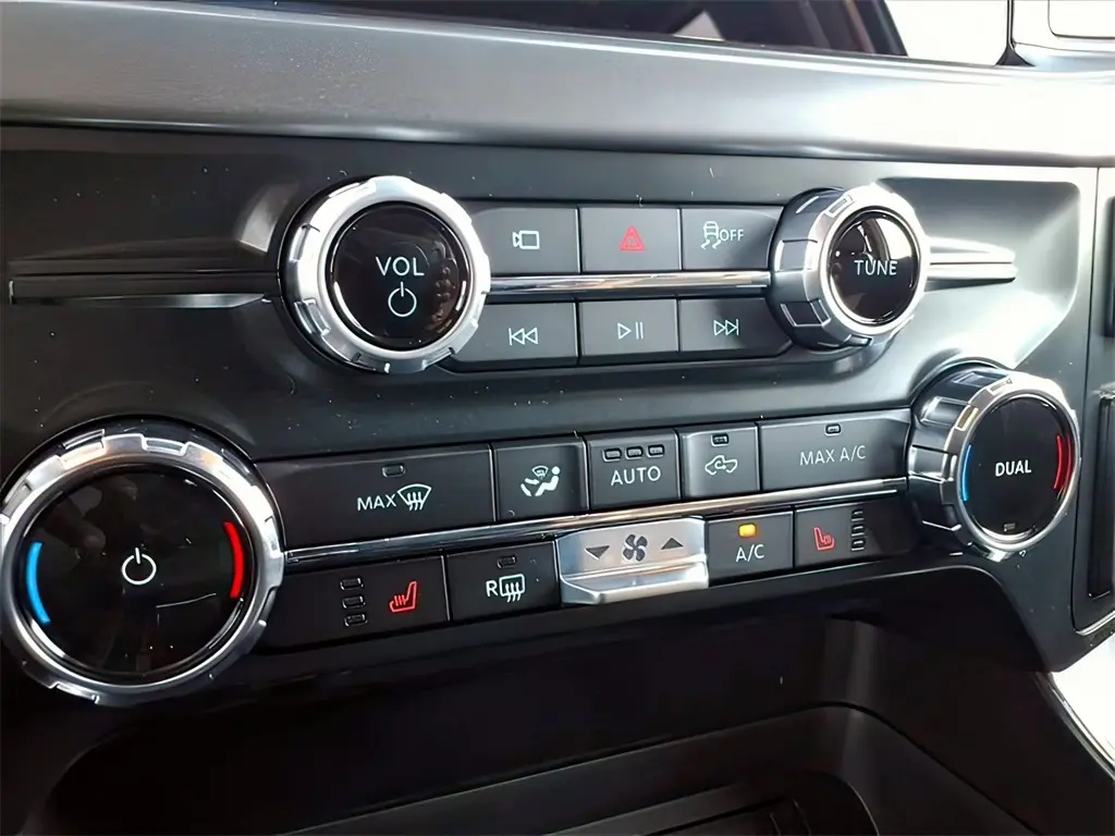 2025 Ford F-150 XLT photo 4