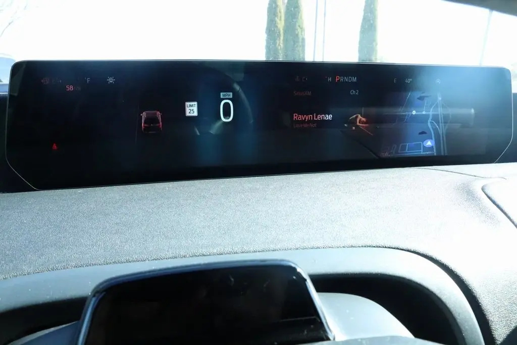 2025 Ford Expedition MAX Platinum photo 4