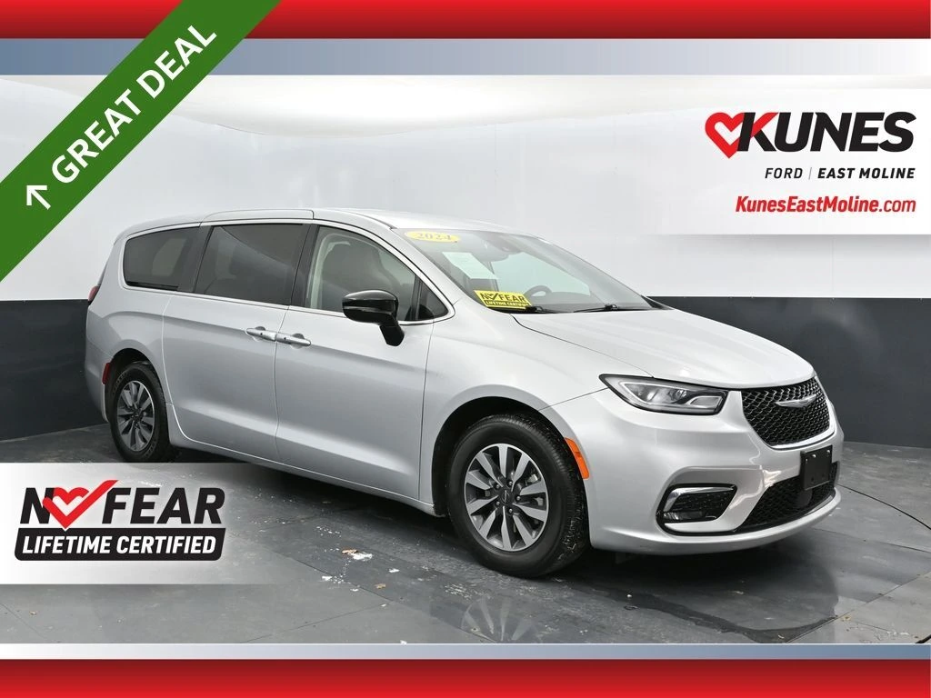 2024 Chrysler Pacifica PHEV