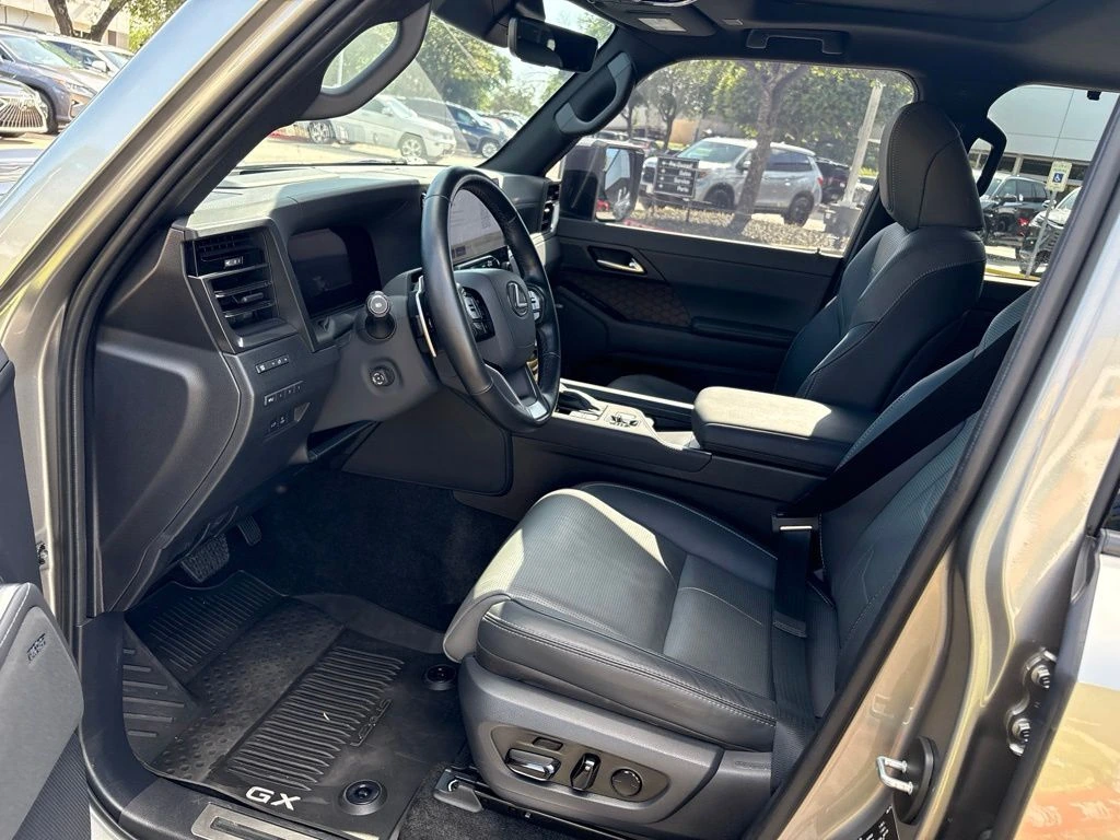 2024 Lexus GX Luxury - Photo 17