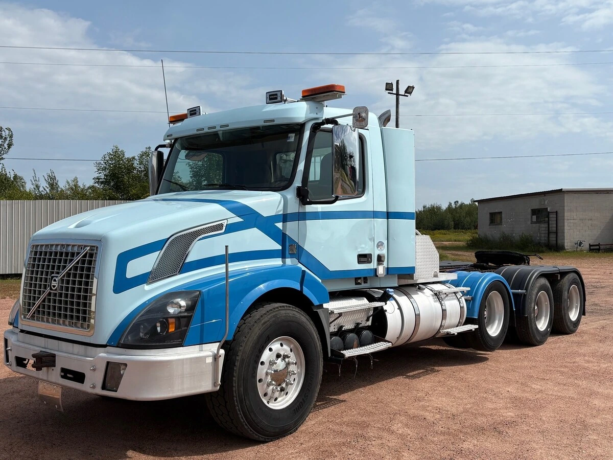 2017 Volvo VNL 860