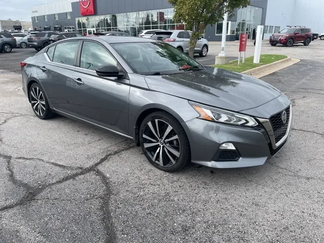 2020 Nissan Altima 2.5 SR photo 2