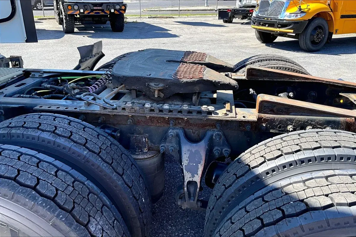 2022 International LT in Allentown, PA — photo 8