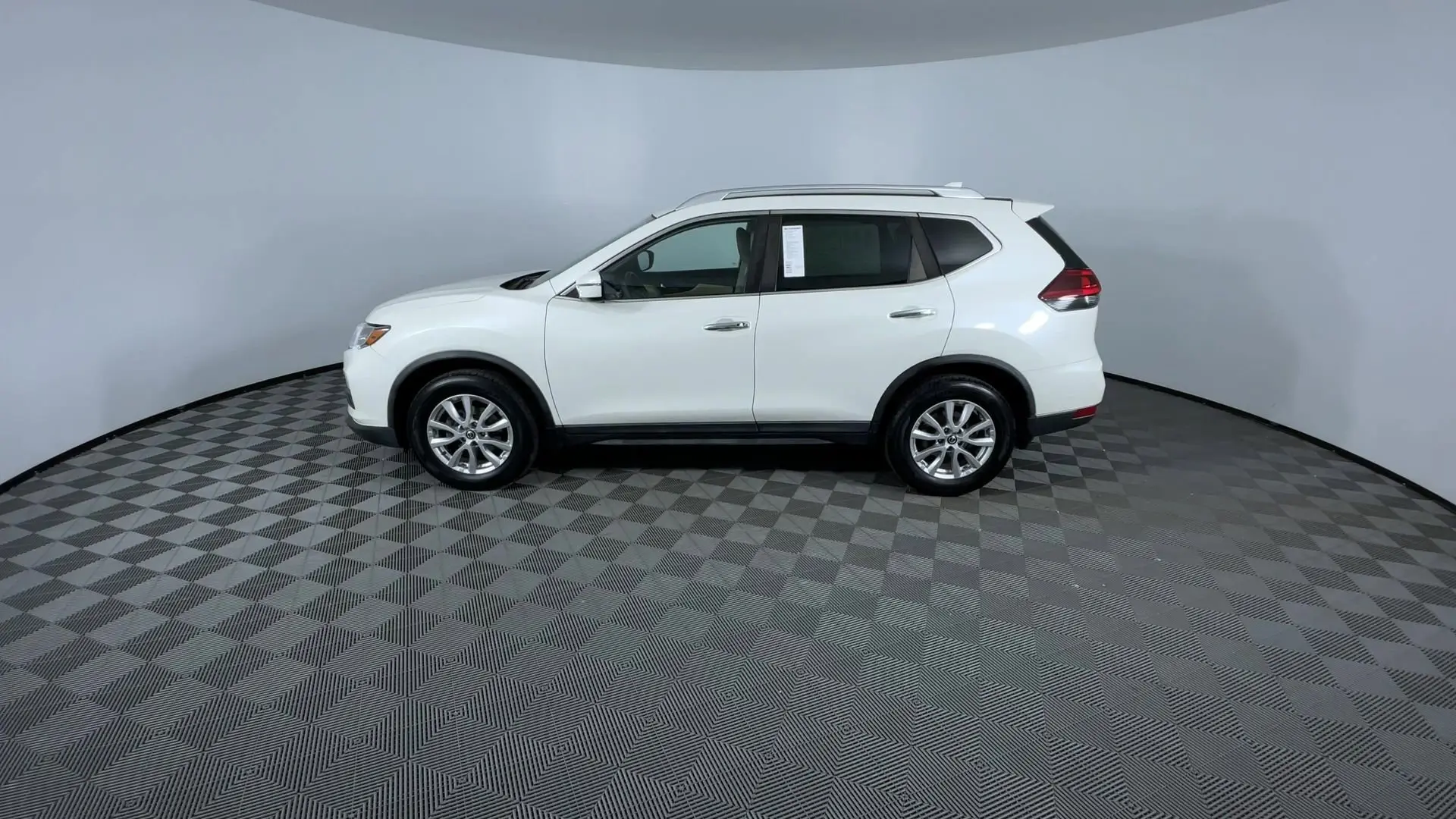 2018 Nissan Rogue SV photo 5