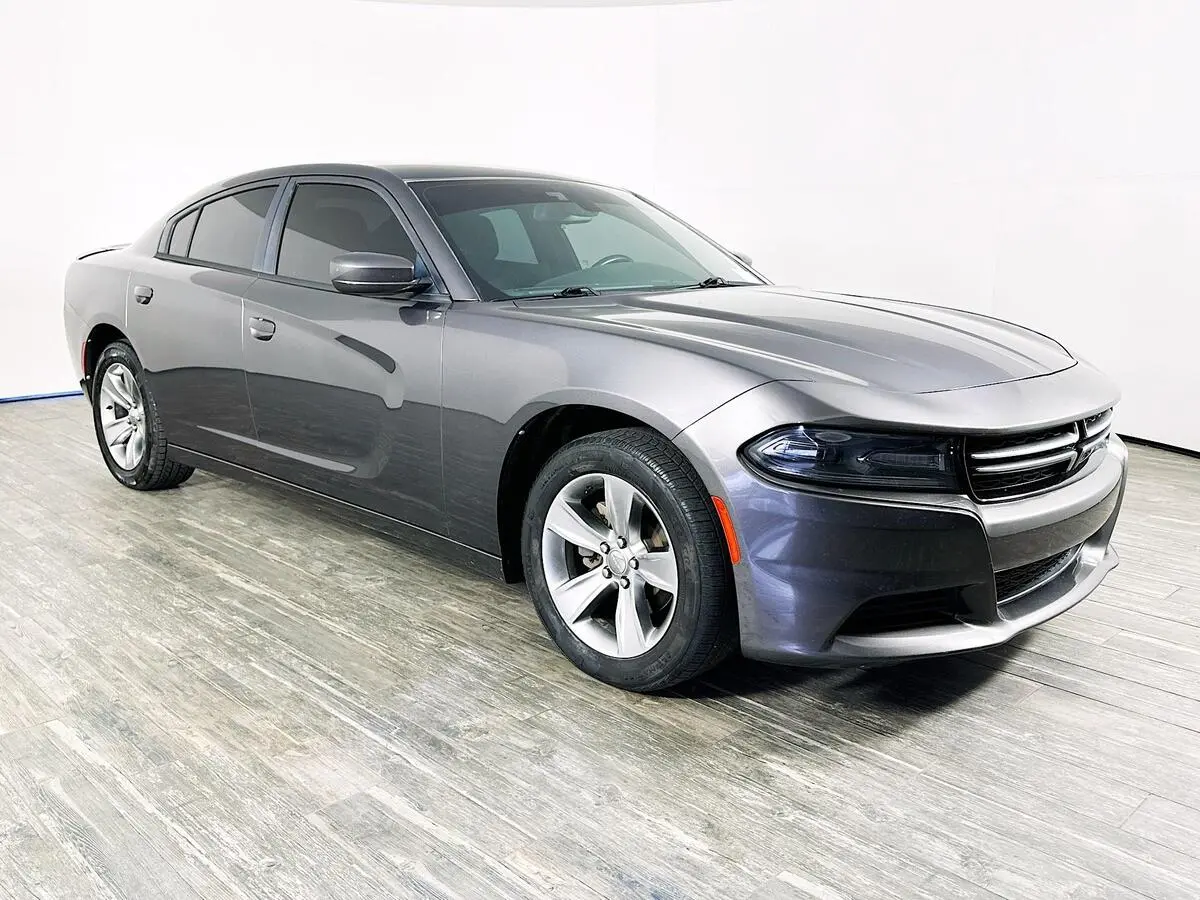 2015 Dodge Charger SE's photo