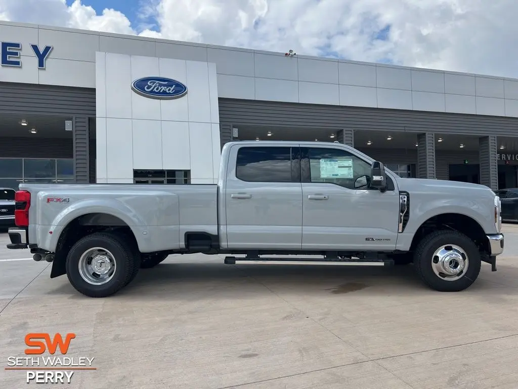 2026 Ford F-350 photo 3