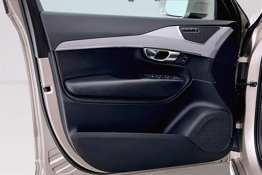 2023 Volvo - image 20