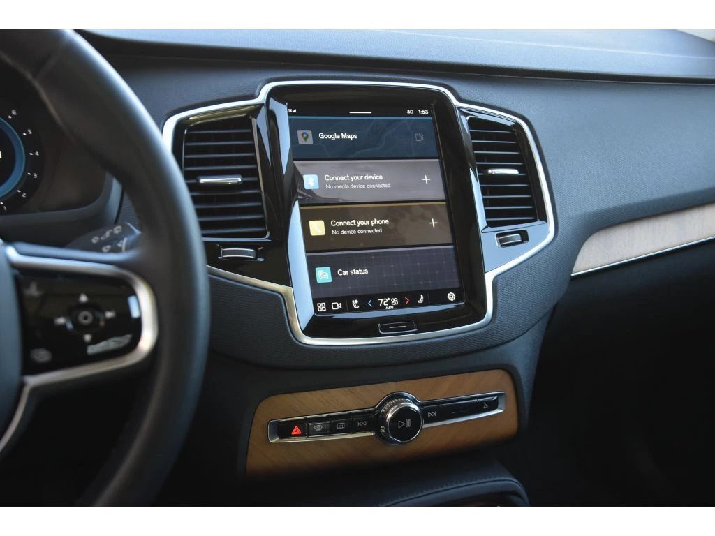 2023 Volvo - image 17