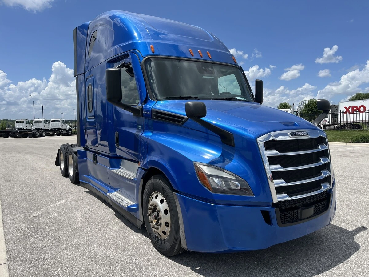 2022 Freightliner Cascadia — photo 3