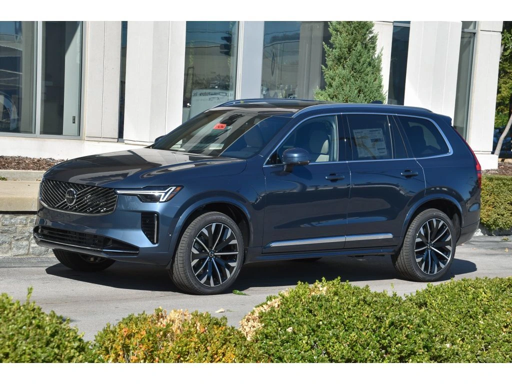 2026 Volvo - image 8