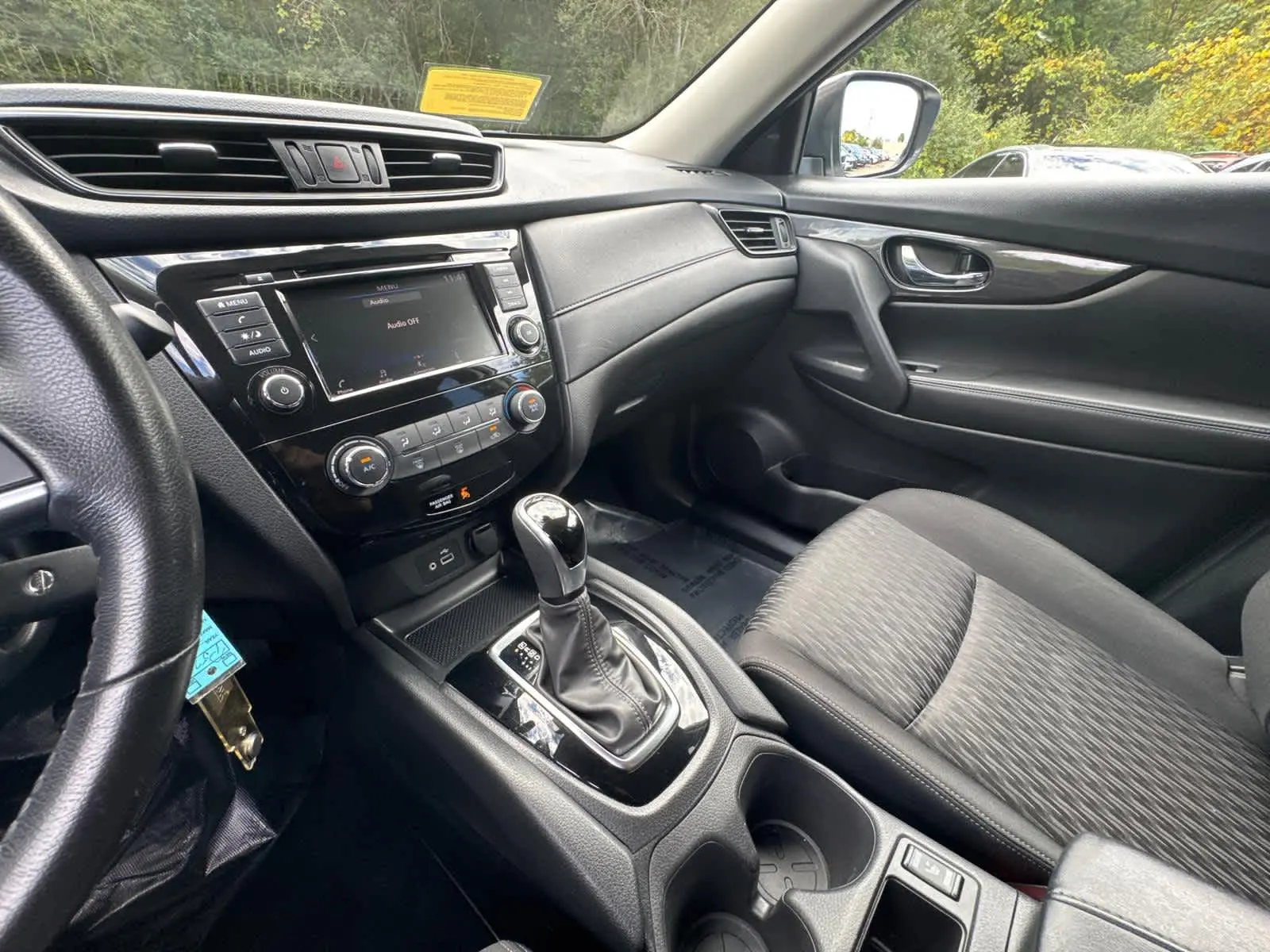 2020 Nissan Rogue S photo 25