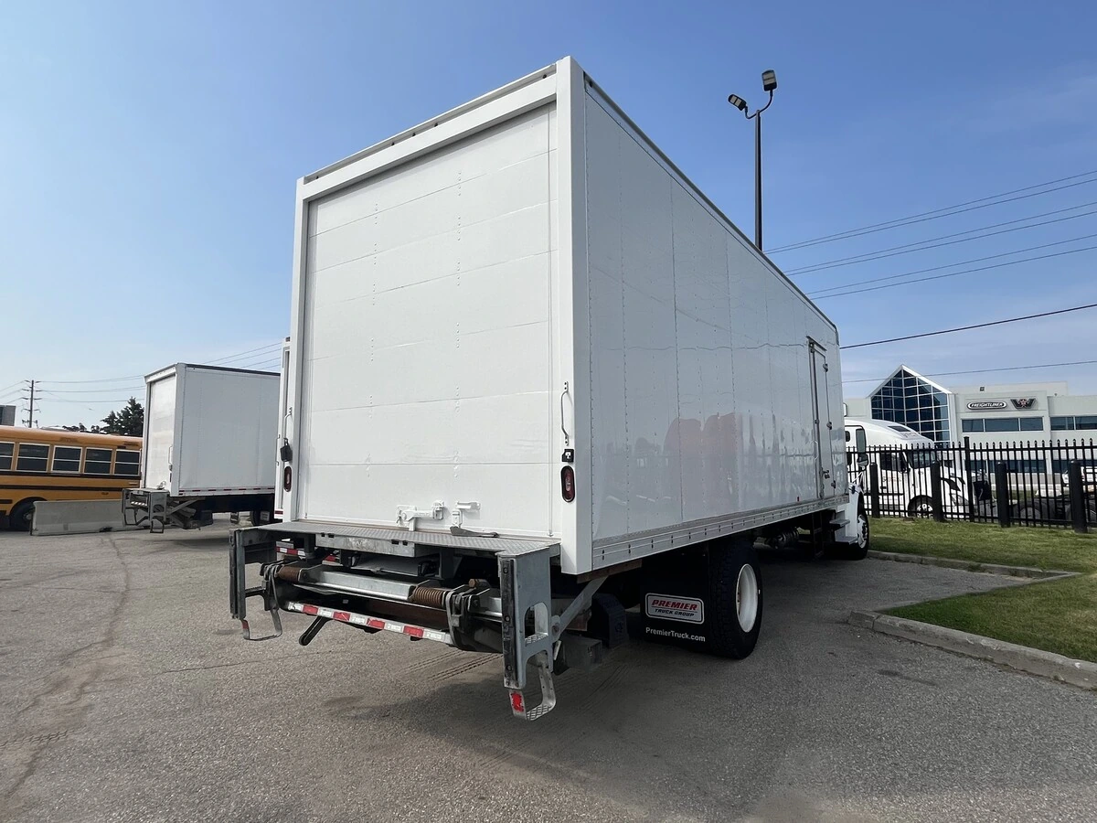 2019 Freightliner M2 106 — photo 7