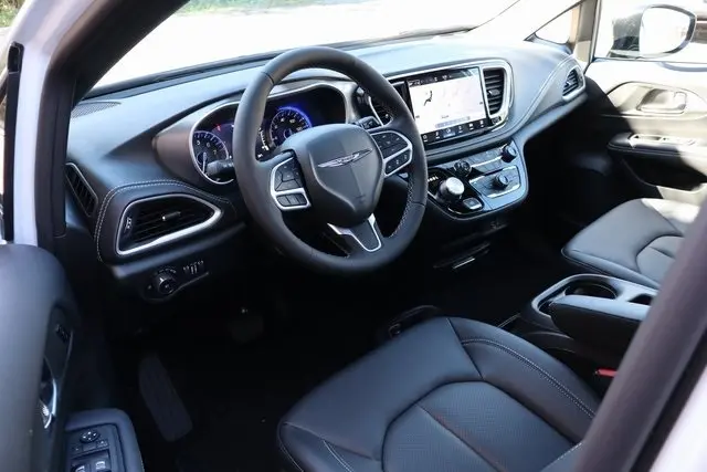 2026 Chrysler Pacifica photo 12