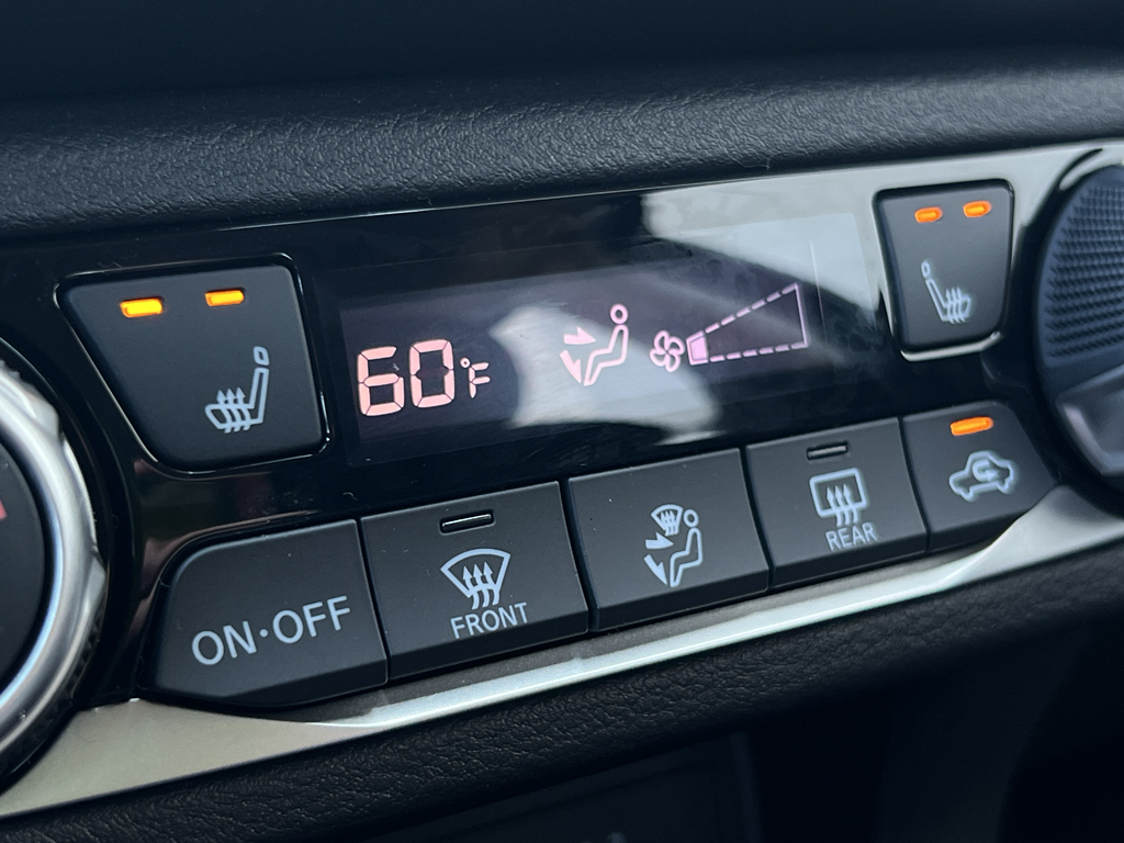 2025 Nissan Versa SR photo 25