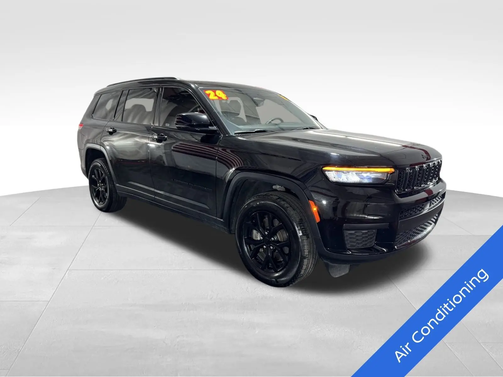 2024 Jeep Grand Cherokee Altitude photo 3