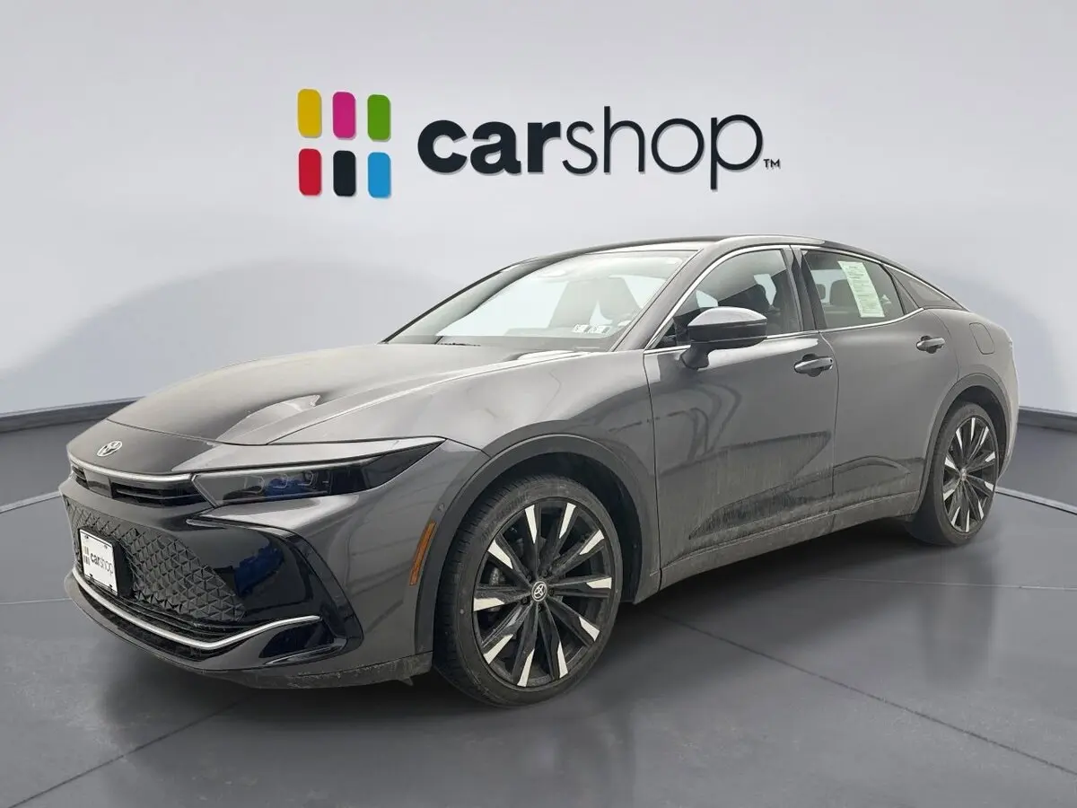 2024 Toyota Crown Platinum's photo