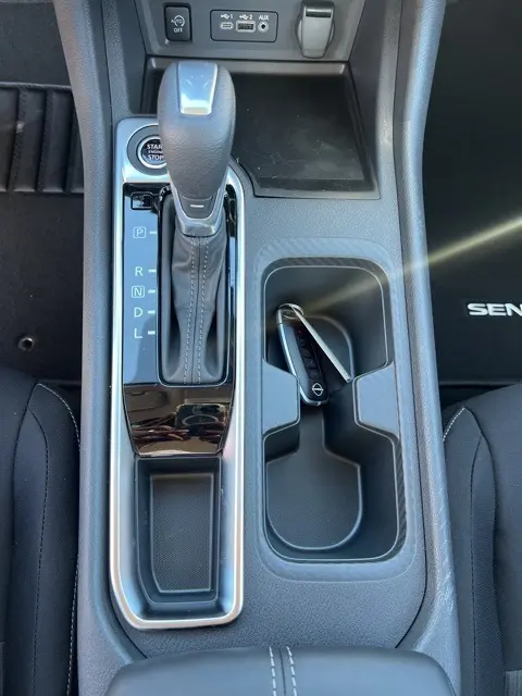 2025 Nissan Sentra SV photo 14