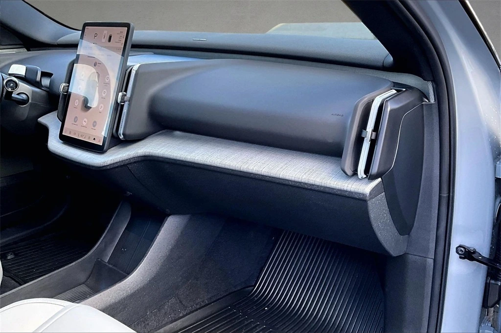 2025 Volvo - image 25