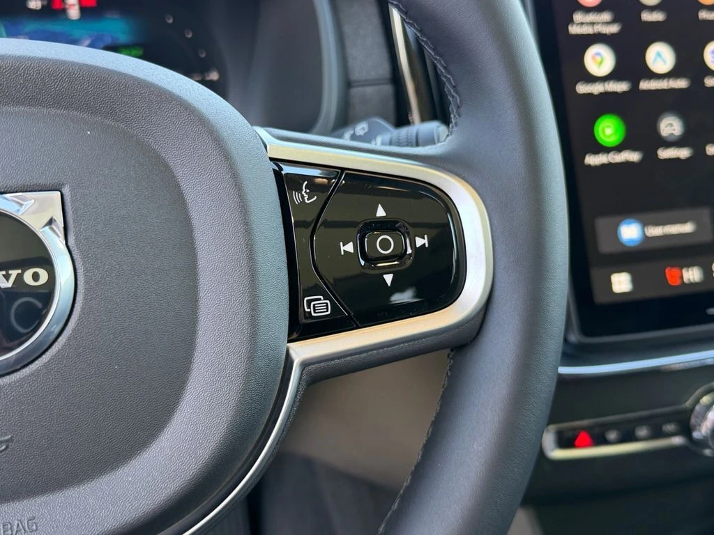 2025 Volvo - image 19