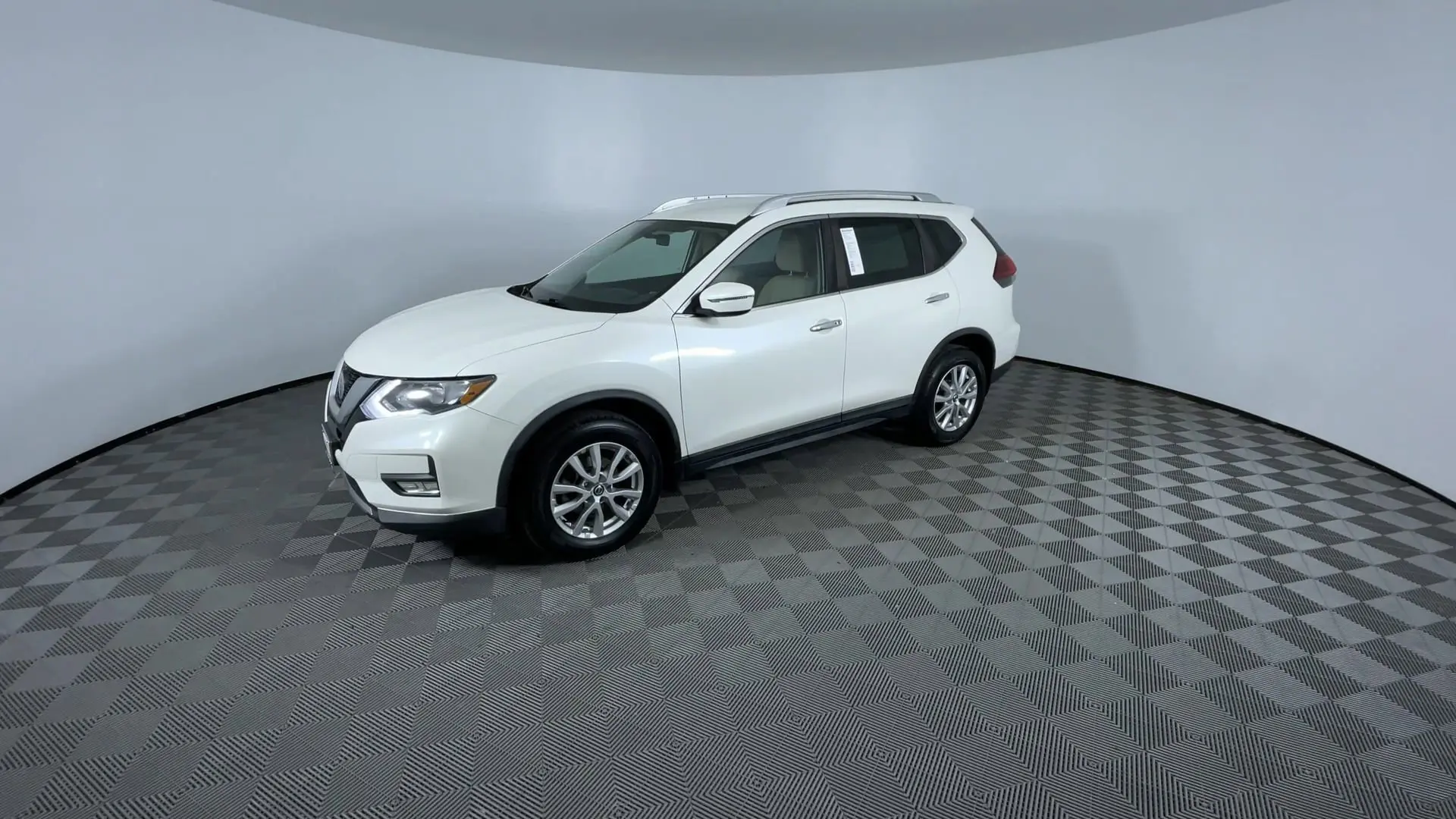 2018 Nissan Rogue SV photo 4
