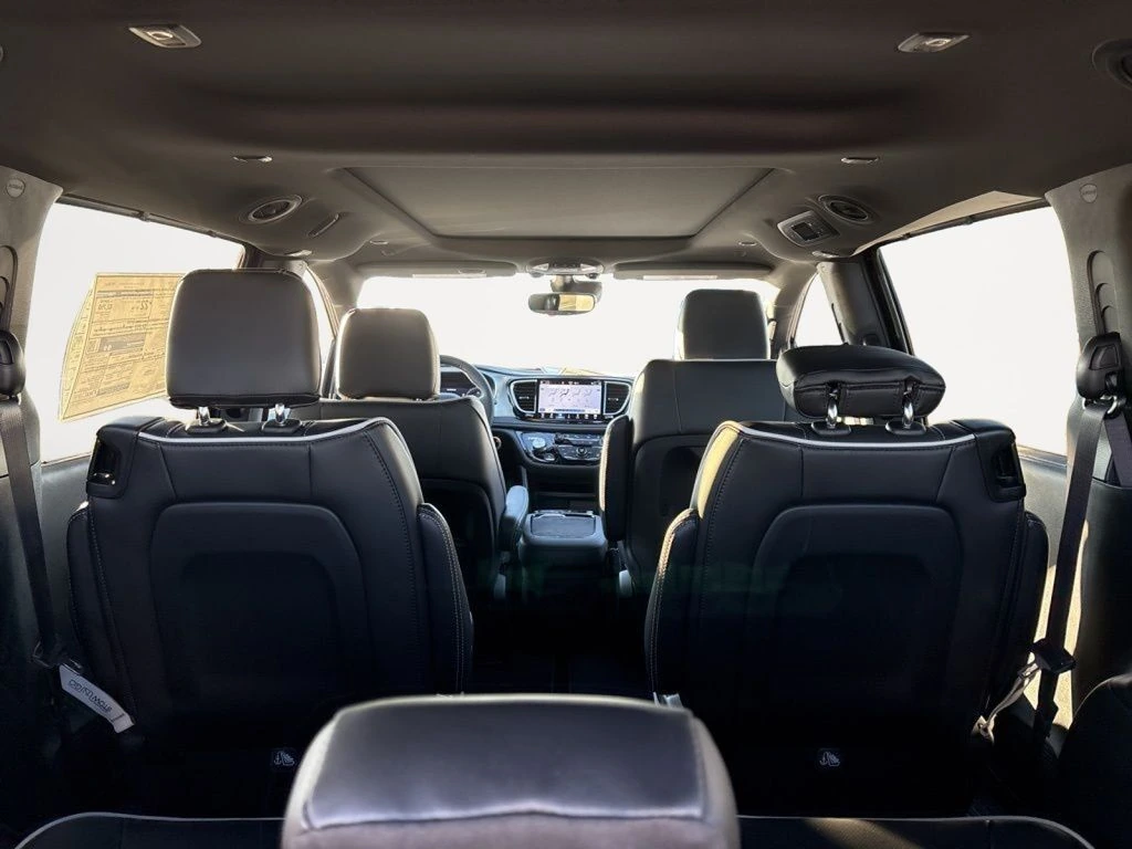 2026 Chrysler Pacifica Limited - Photo 12