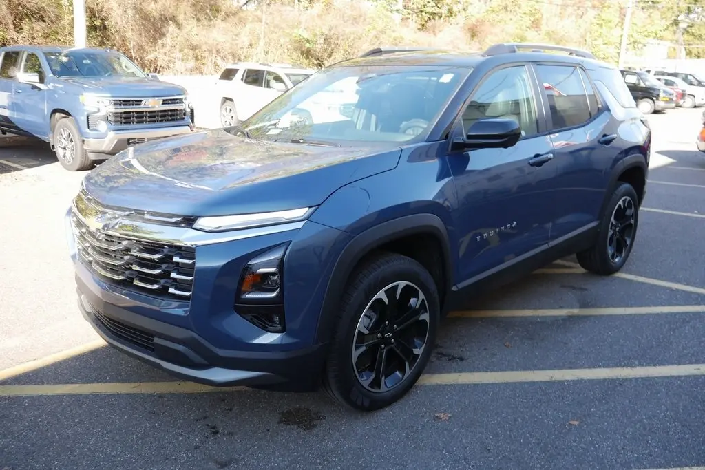 2026 Chevrolet Equinox LT photo 4