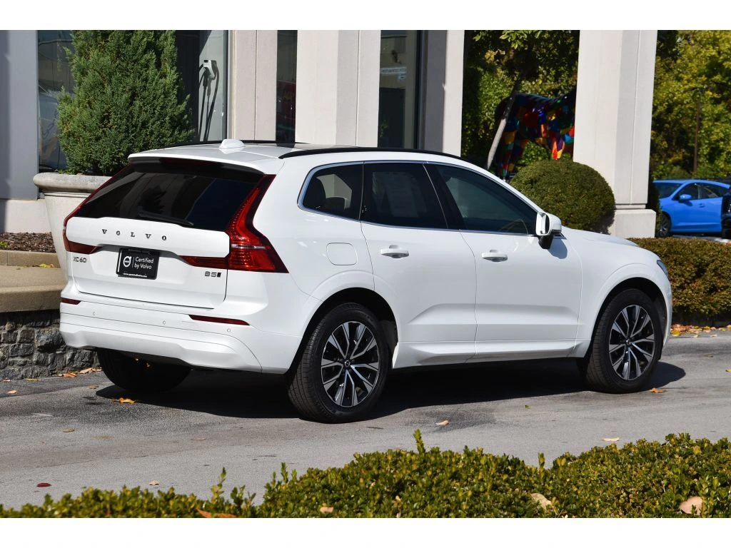 2023 Volvo - image 4