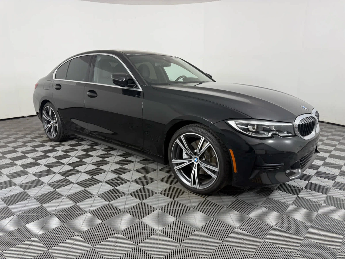 2021 BMW 3 Series 330i Sedan's photo