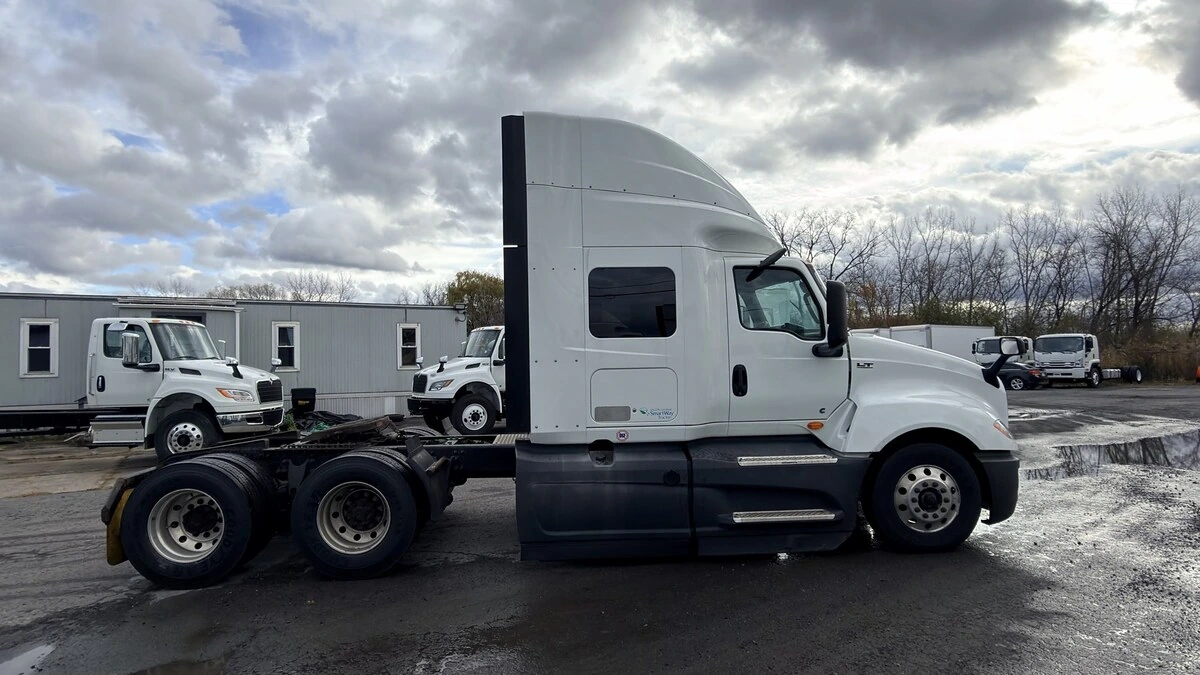 2022 International LT in Syracuse, NY — photo 5