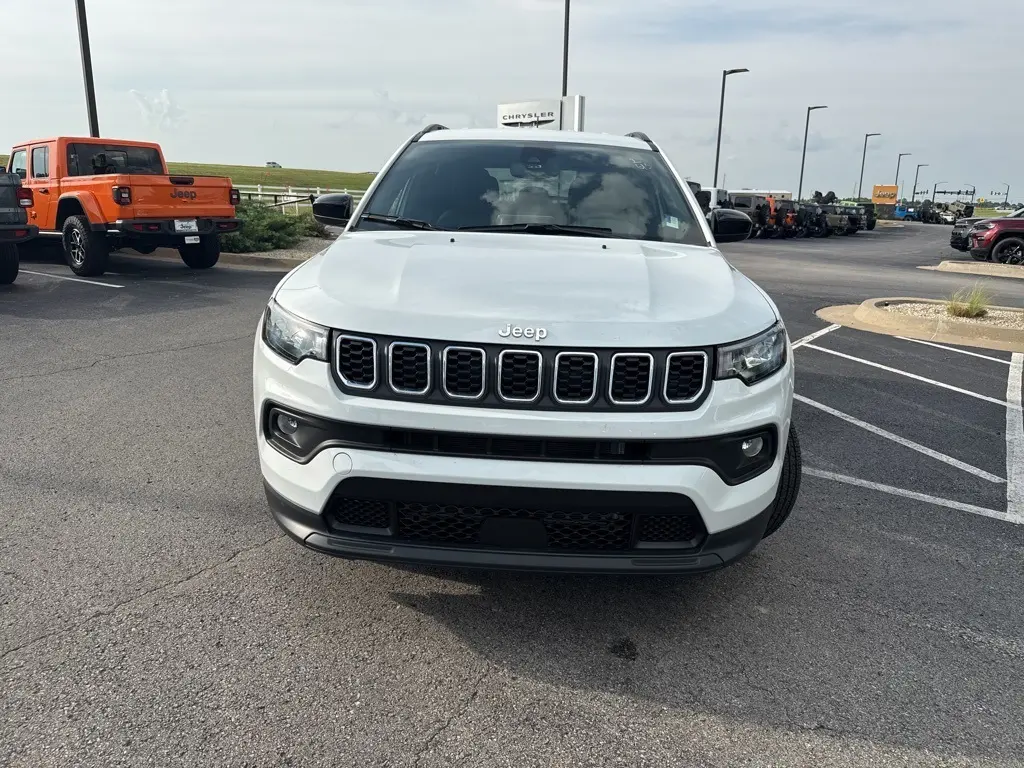 Used 2025 Jeep Compass Latitude with VIN 3C4NJDBN7ST535416 for sale in Owasso, OK