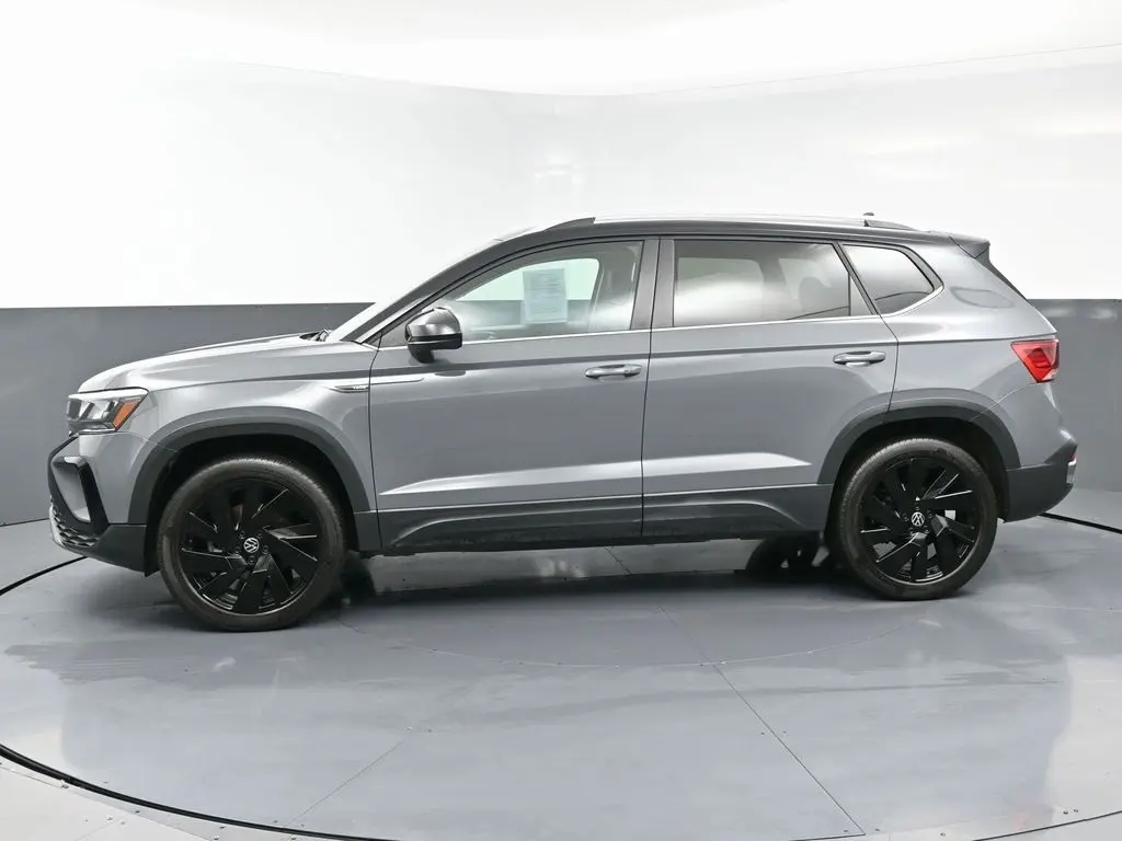 2024 Volkswagen Taos SE photo 4