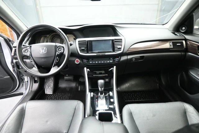 2017 Honda Accord Hybrid Touring - Photo 25