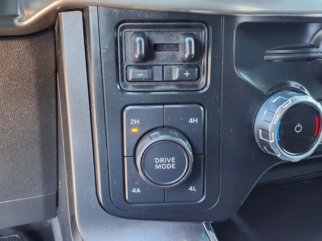 2023 Ford F-150 Lariat photo 28