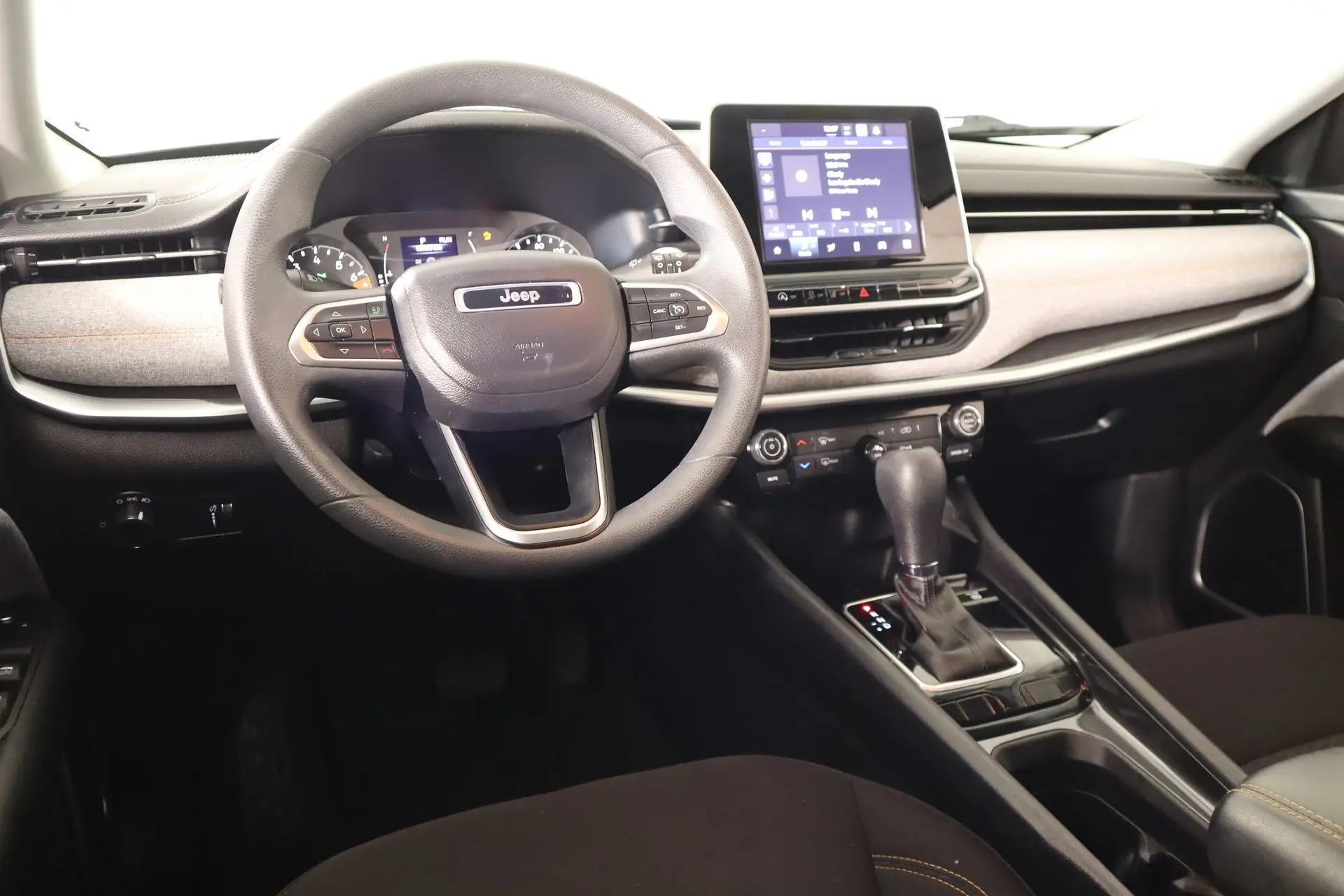 2022 Jeep Compass Sport photo 2