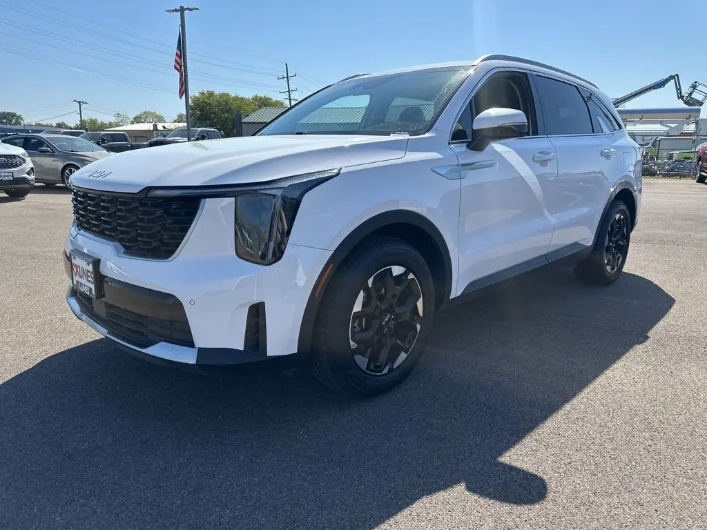 2024 Kia Sorento S photo 11
