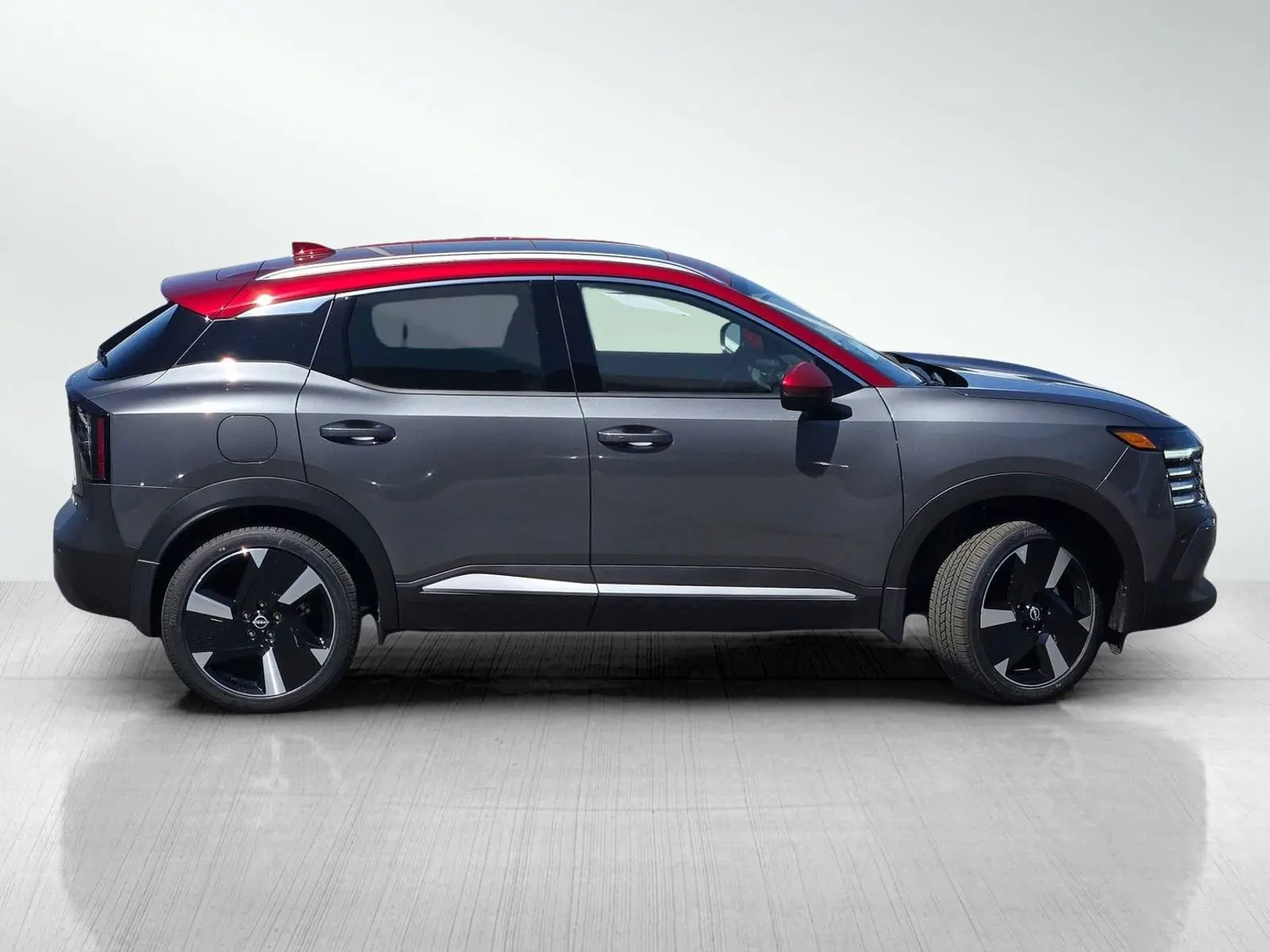 2025 Nissan Kicks SR photo 3