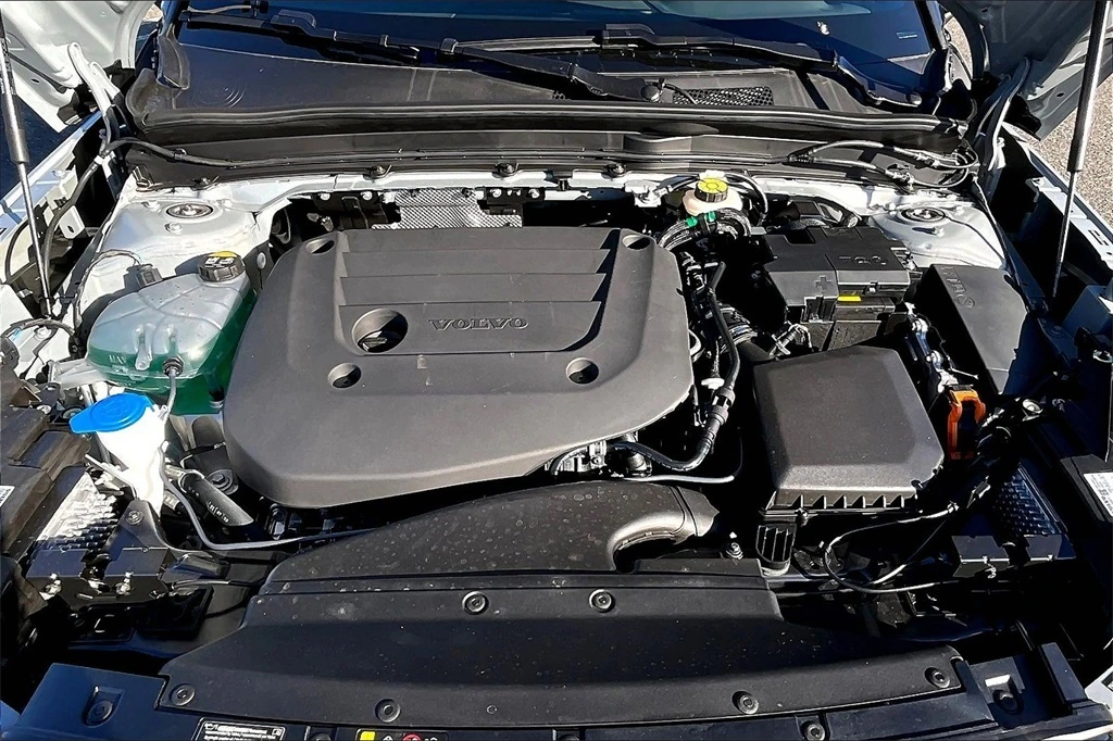 2026 Volvo - image 11
