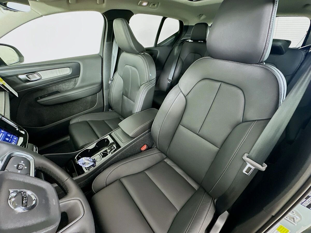 2026 Volvo XC40 Plus - Photo 35