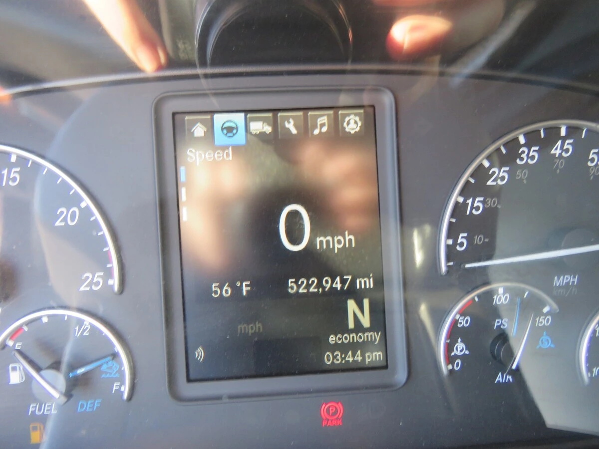 2022 Freightliner Cascadia - image 22