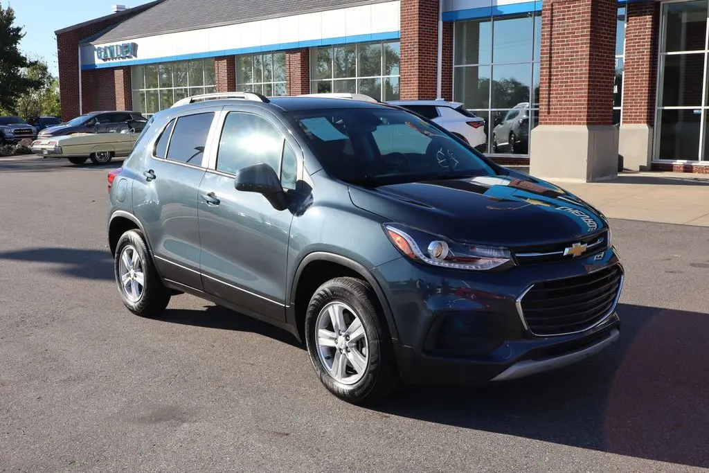 2022 Chevrolet Trax LT photo 2